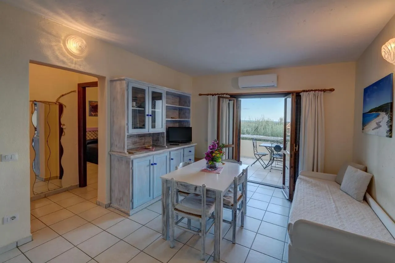 アパート Baia De Bahas Residence ゴルフォ・アランチ