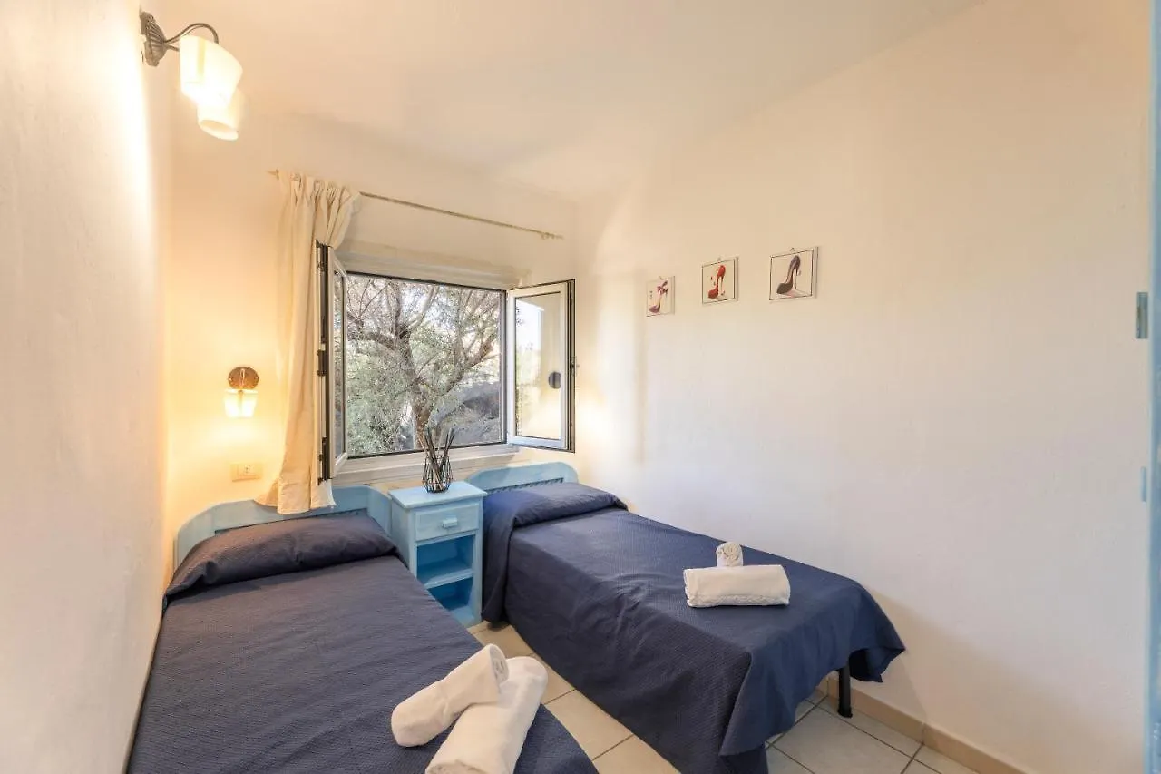 アパート Baia De Bahas Residence ゴルフォ・アランチ