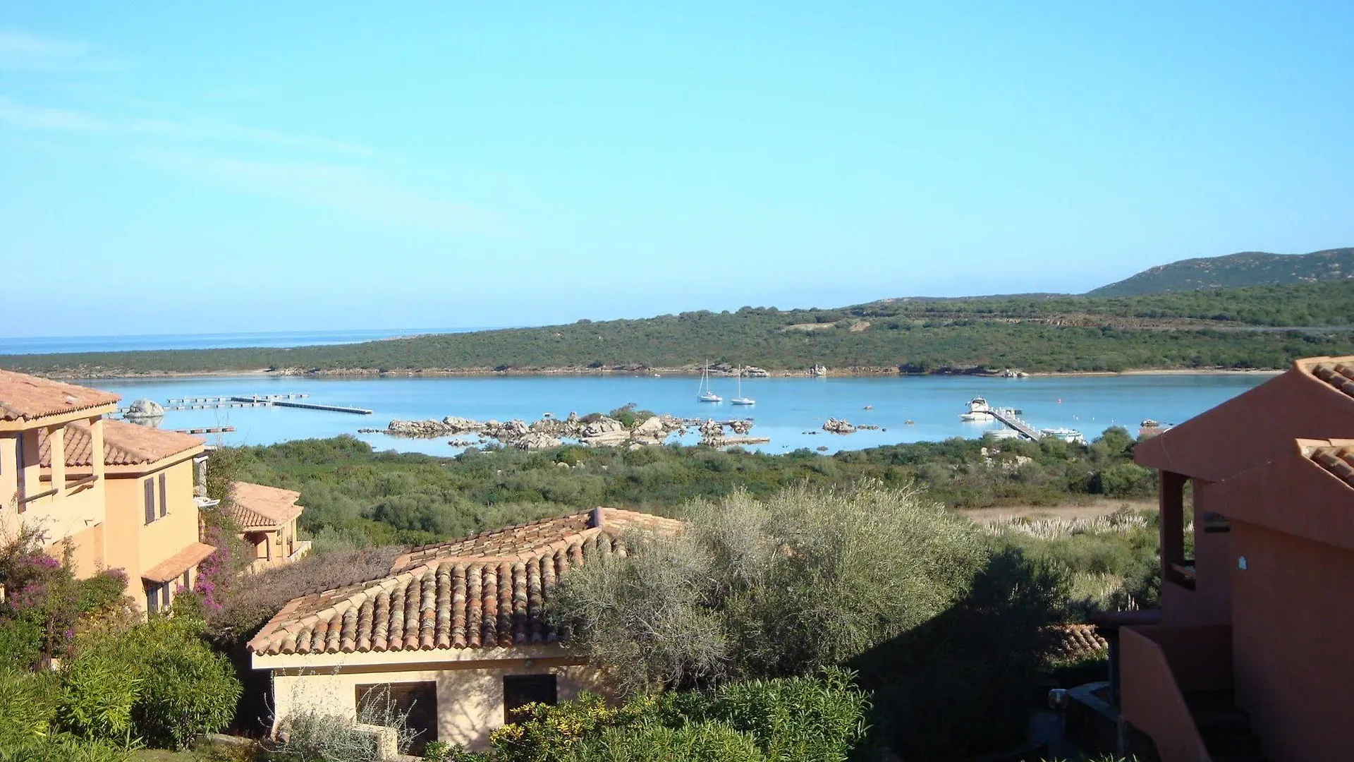 アパート Baia De Bahas Residence ゴルフォ・アランチ